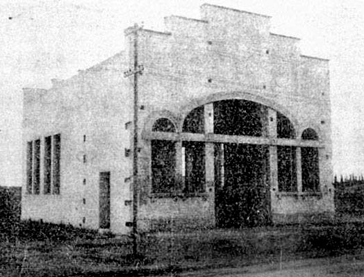 Frente del primer edificio de la Usina